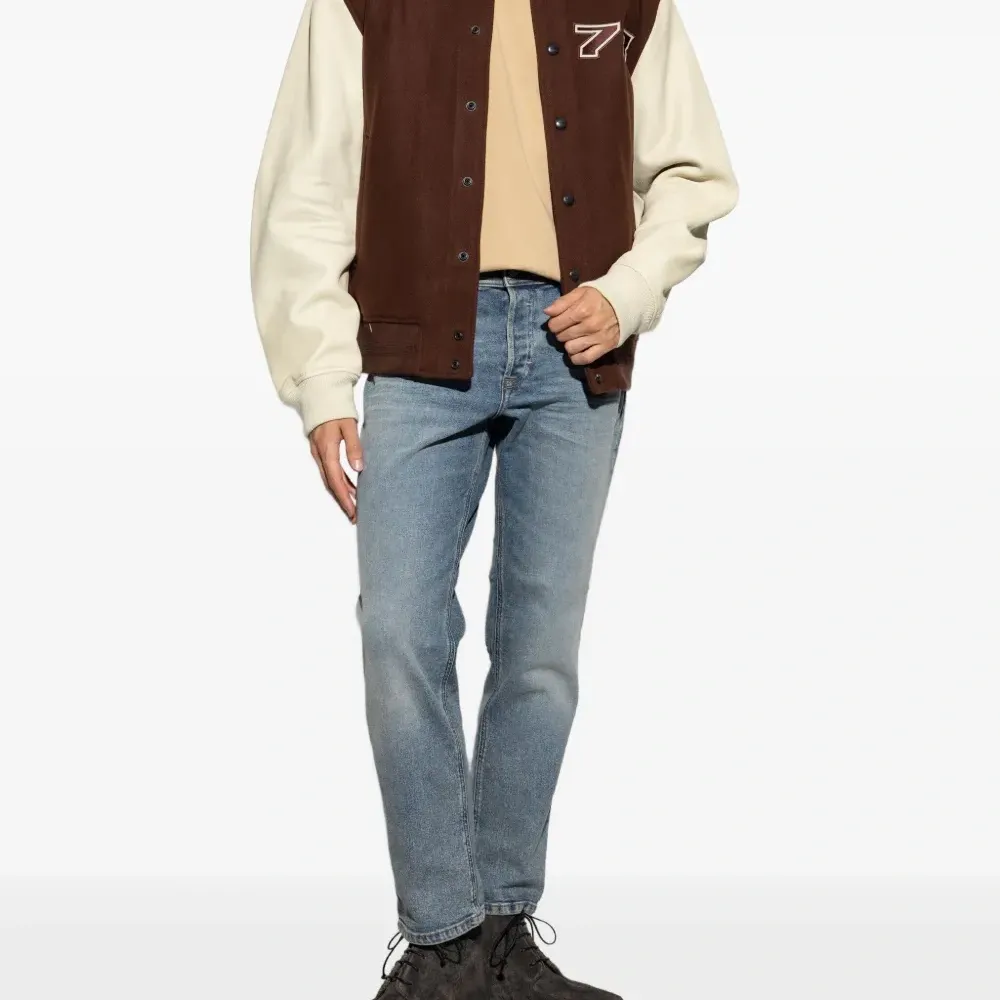 Футболка с вышитым логотипом