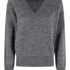 Шерстяной свитер с V-образным вырезом