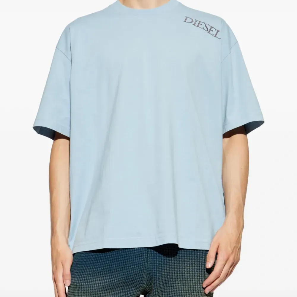 Футболка с вышитым логотипом Футболка с вышитым логотипом