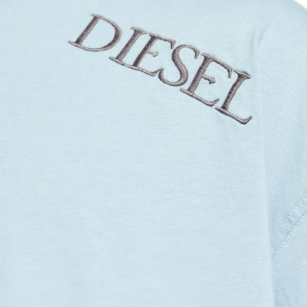 Футболка с вышитым логотипом Футболка с вышитым логотипом