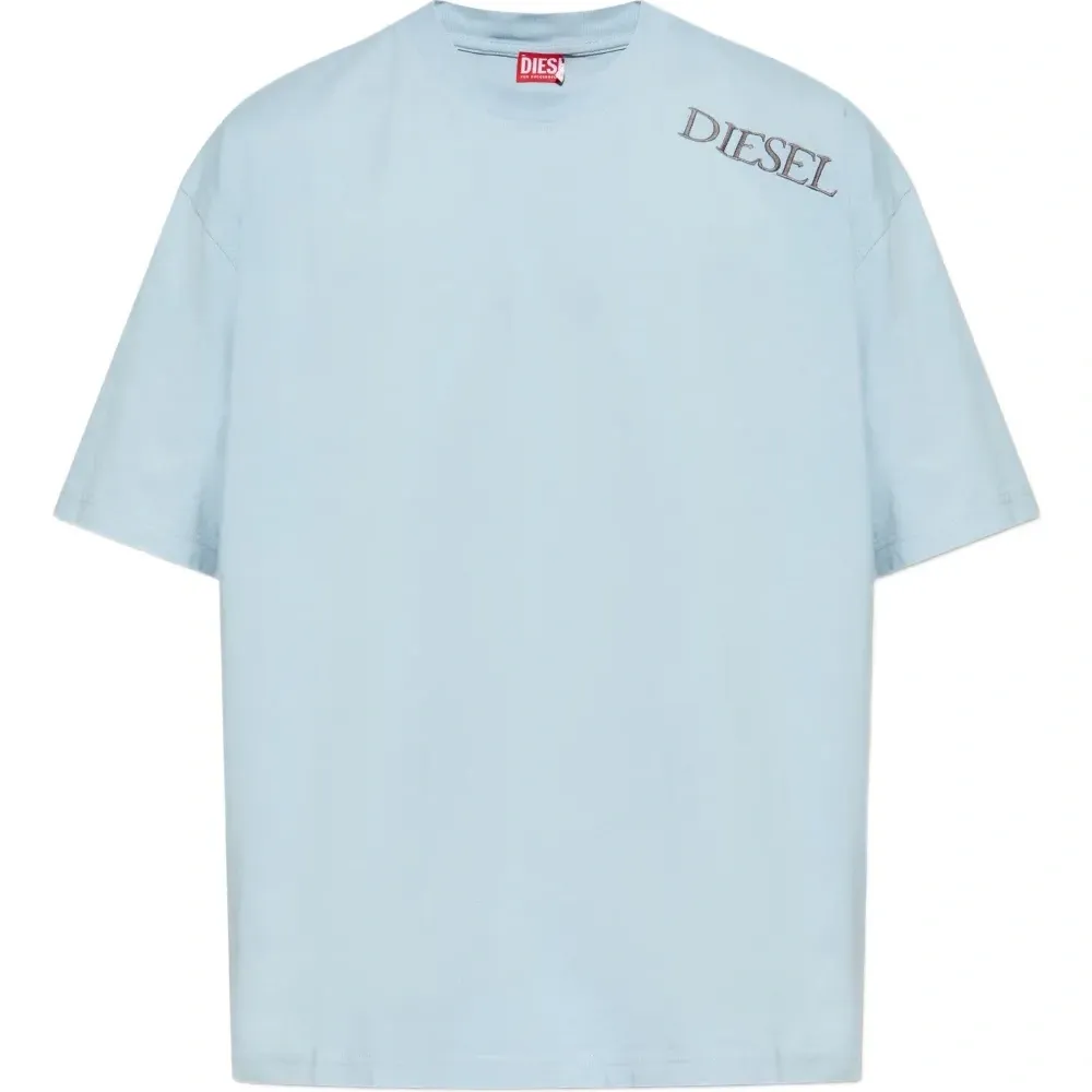 Футболка с вышитым логотипом Футболка с вышитым логотипом