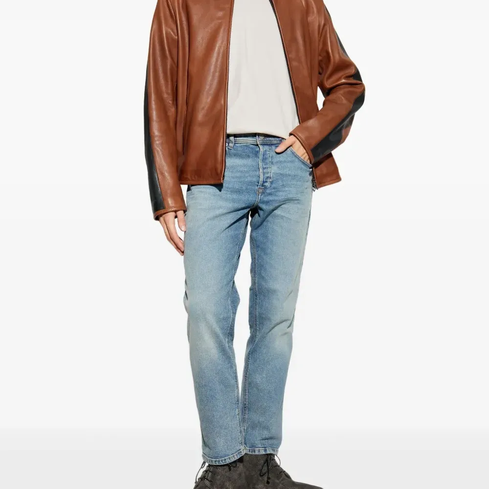 Футболка с вышитым логотипом