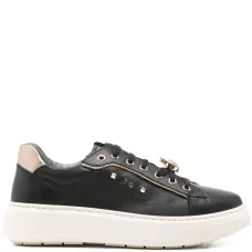 Кроссовки на шнуровке Кроссовки на шнуровке