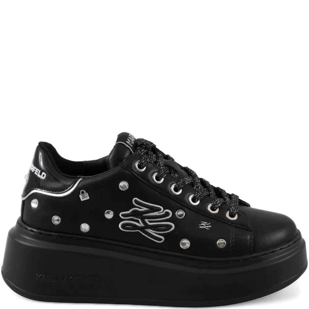 Кроссовки на платформе с заклепками