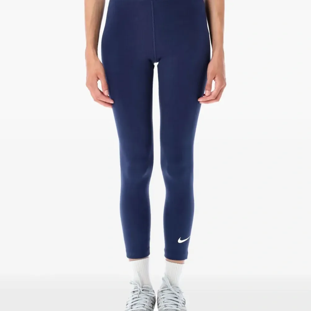 Легинсы с логотипом Swoosh