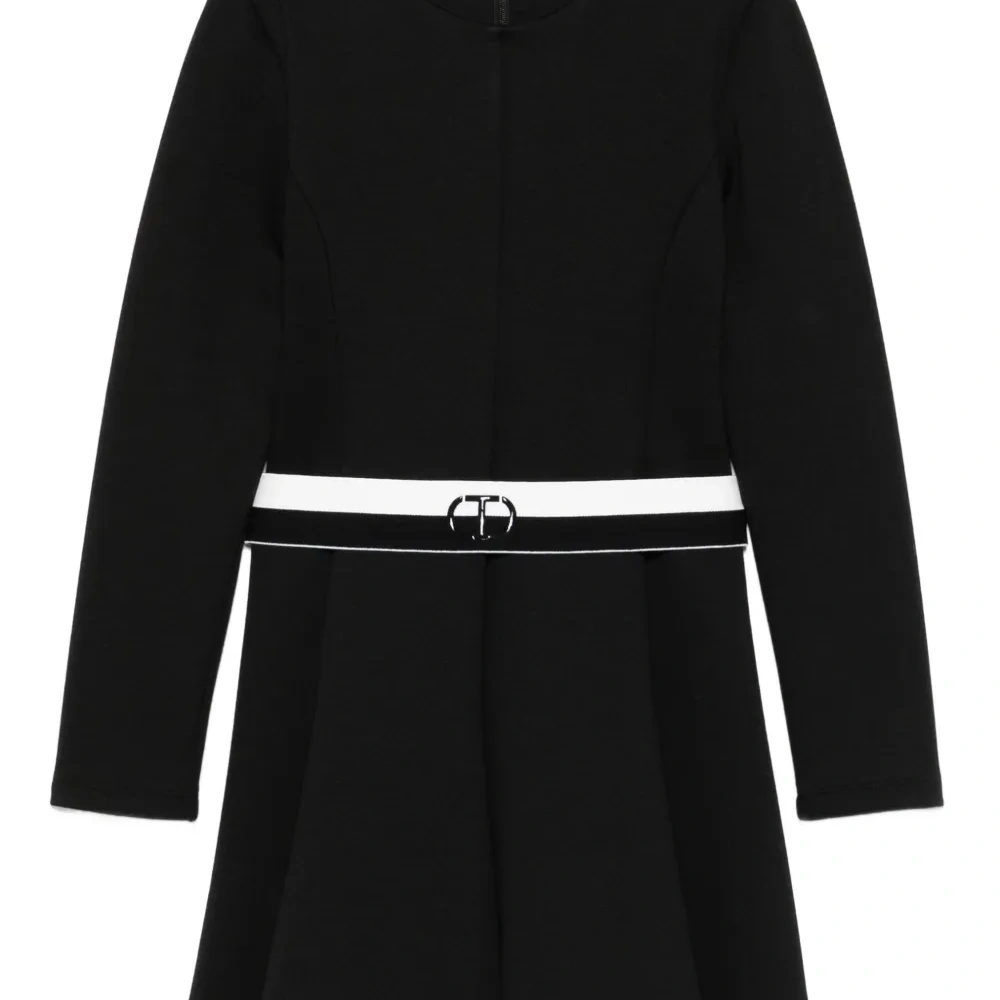 Расклешенное платье с поясом