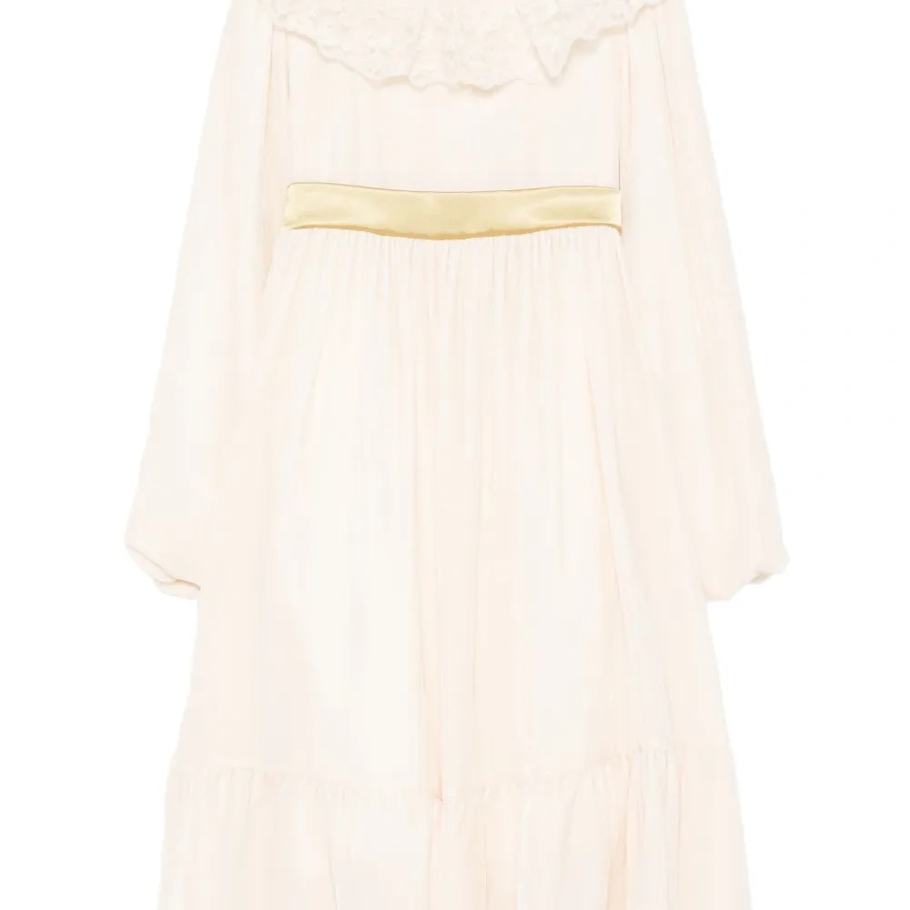 Платье с кружевом