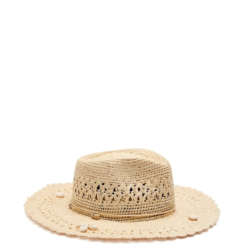 Соломенная федора, украшенная ракушками