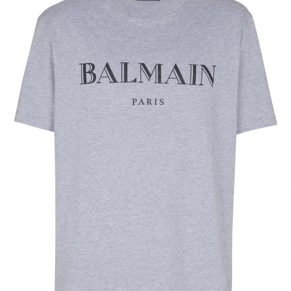 Футболка с логотипом