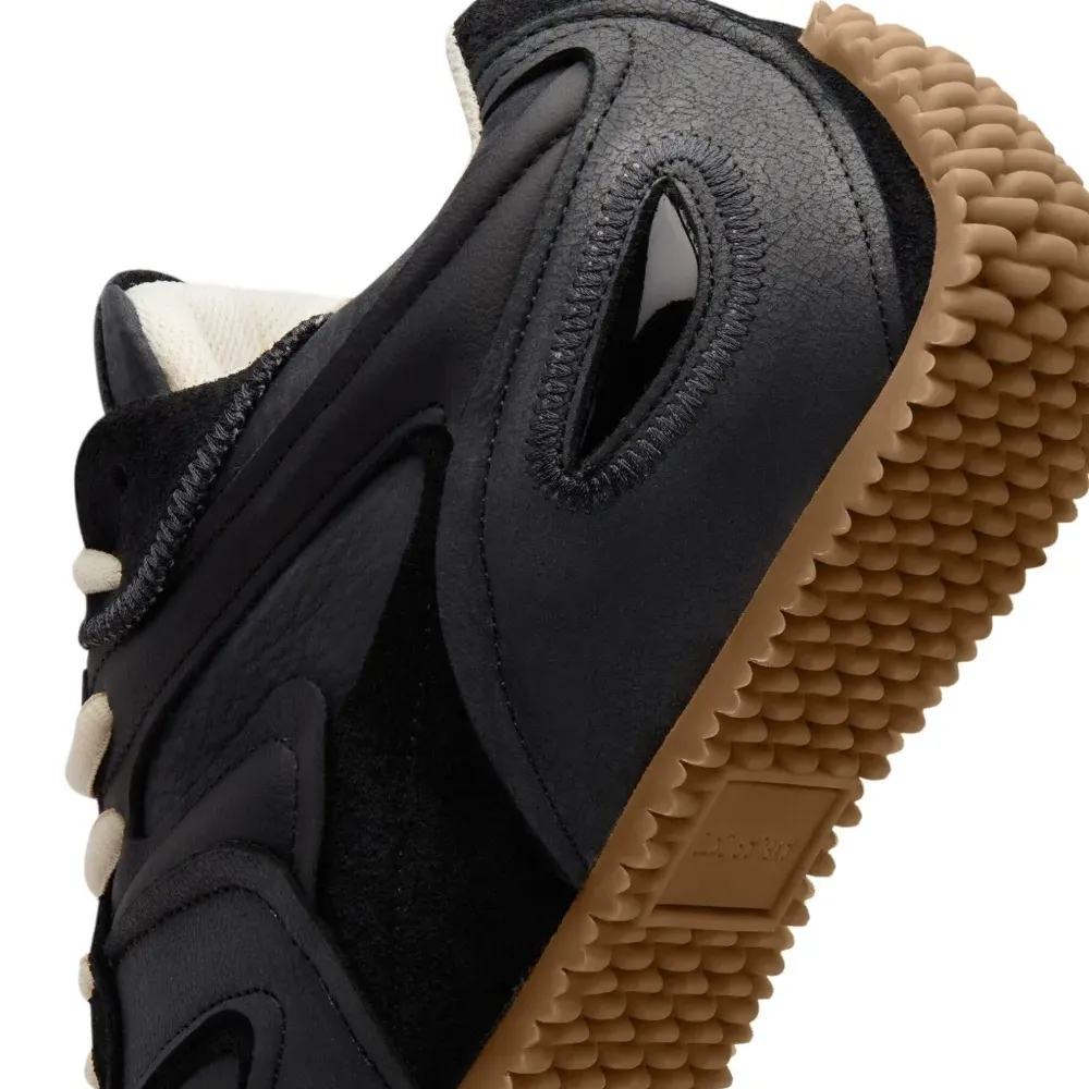 Кроссовки на шнуровке со вставками Кроссовки на шнуровке со вставками