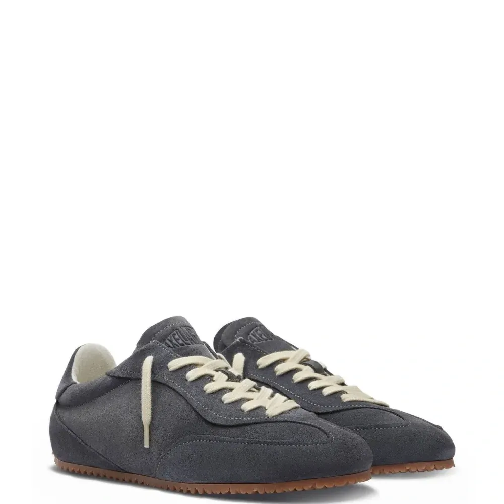 Кроссовки на шнуровке