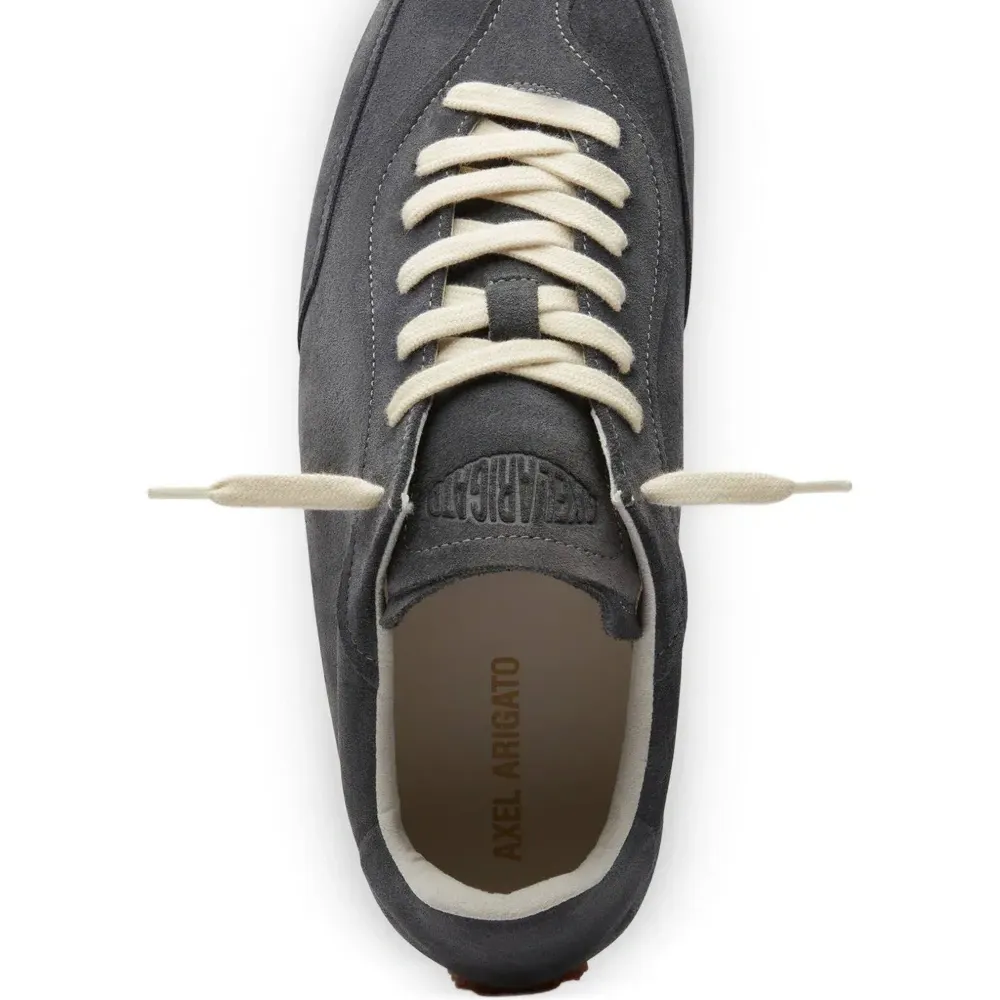 Кроссовки на шнуровке