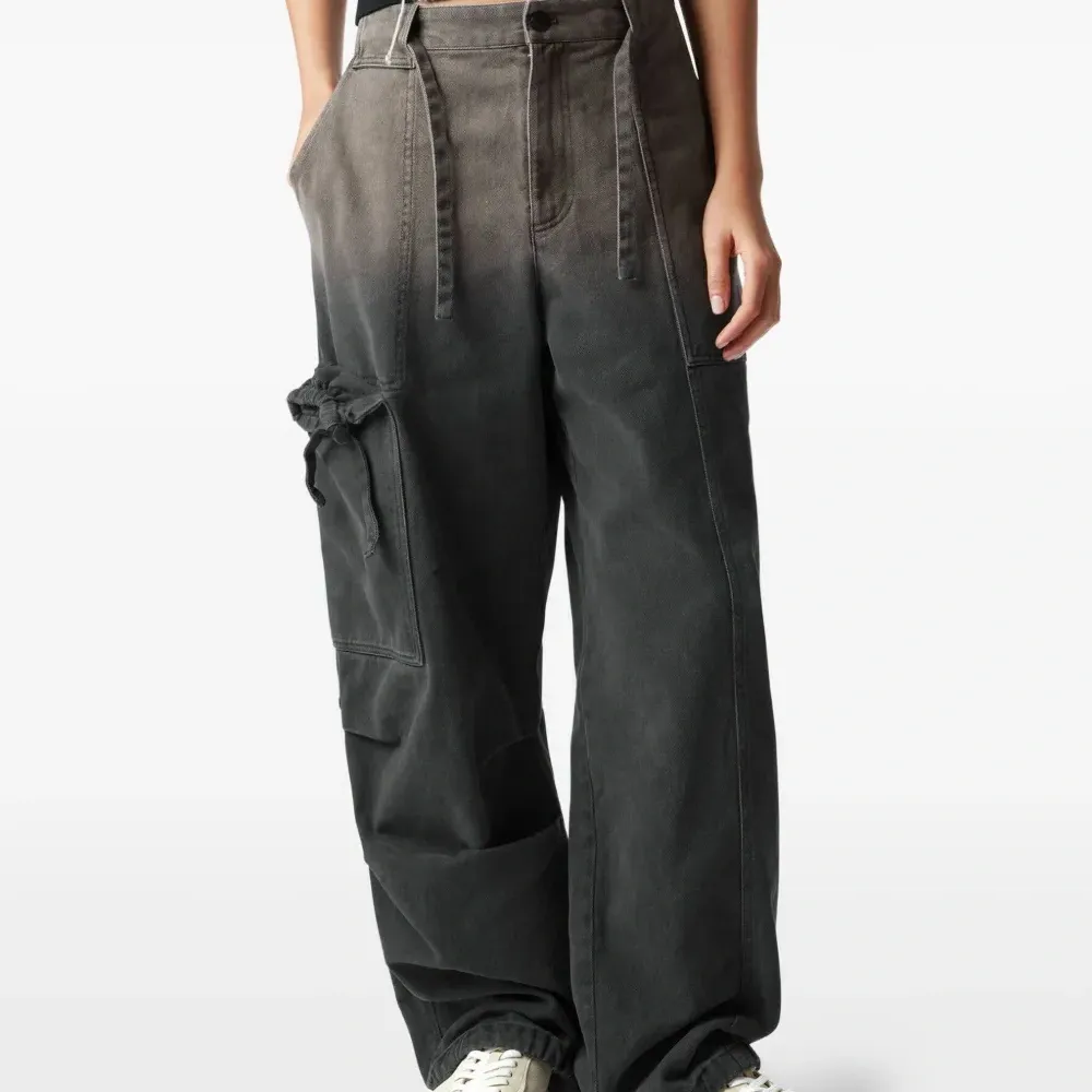 Кроссовки на шнуровке