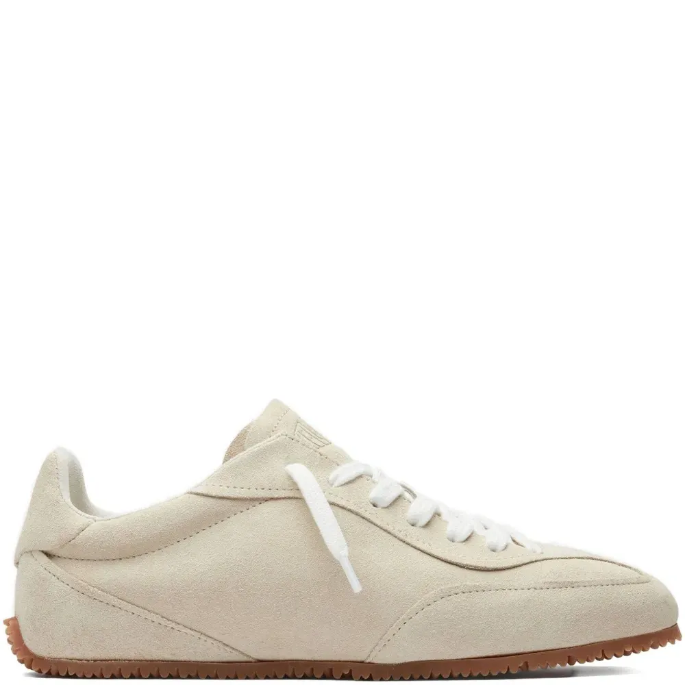 Кроссовки на шнуровке