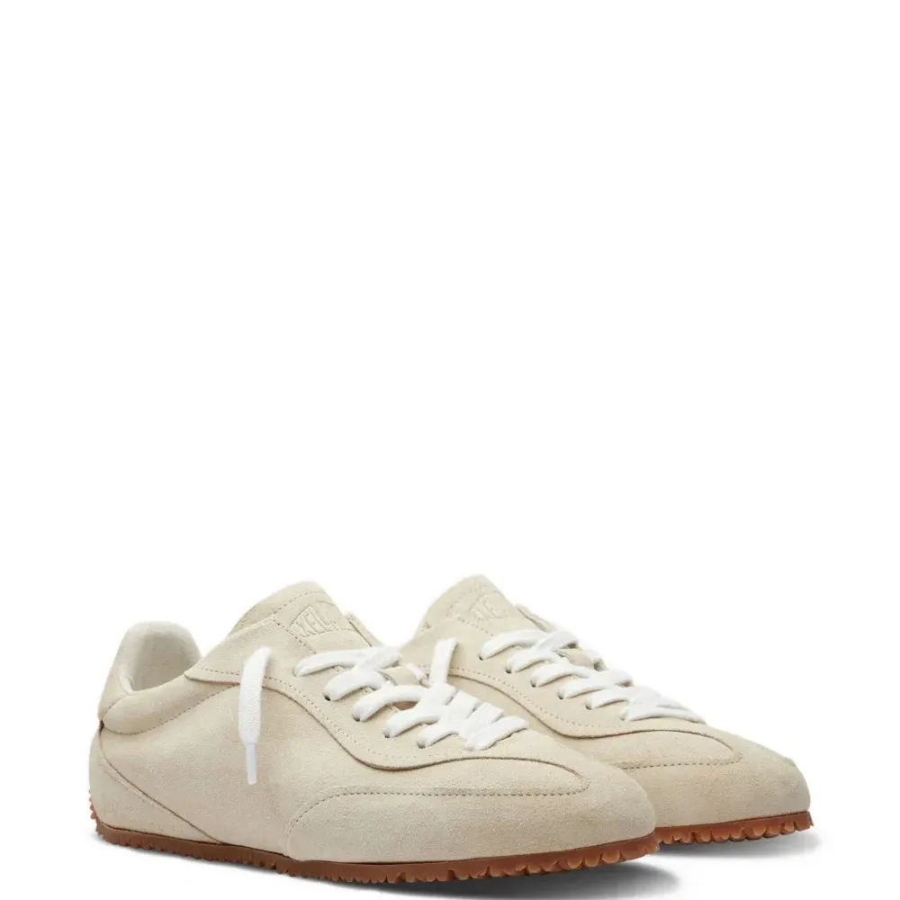 Кроссовки на шнуровке