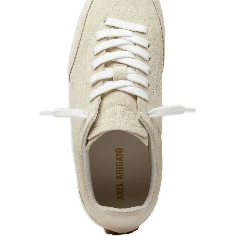 Кроссовки на шнуровке