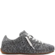 Кроссовки на шнуровке