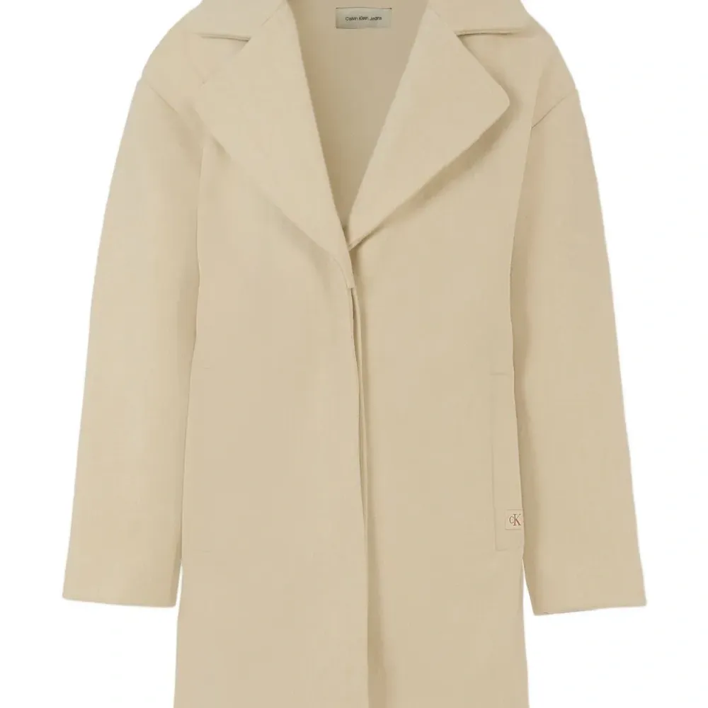 Пальто с лацканами Пальто с лацканами