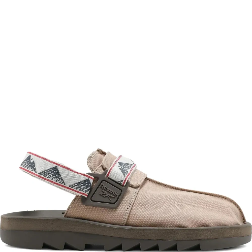 Кроссовки с ремешком на пятке и геометричным узором