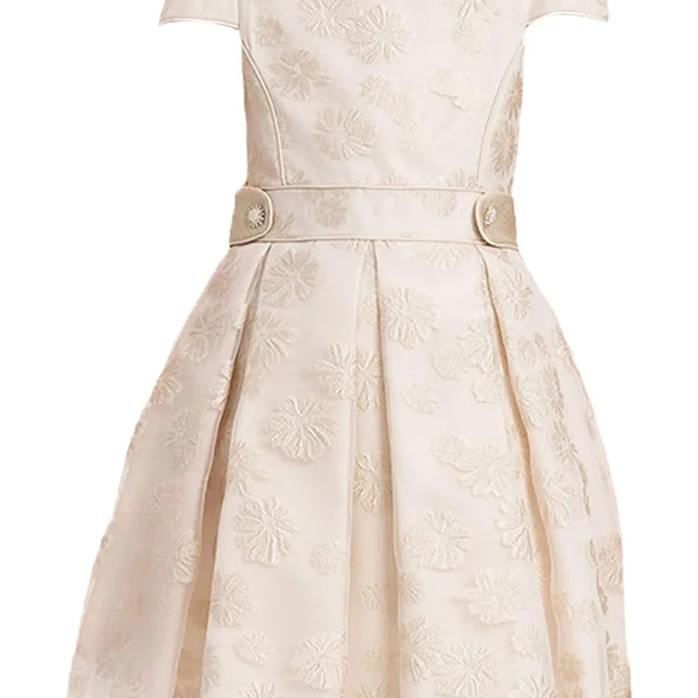 Платье с цветочной вышивкой и плиссировкой