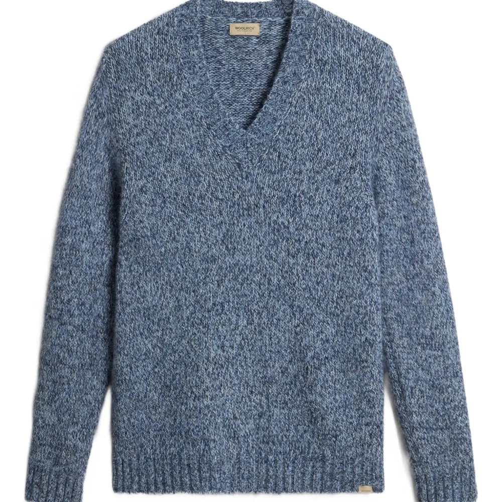 Свитер с V-образным вырезом