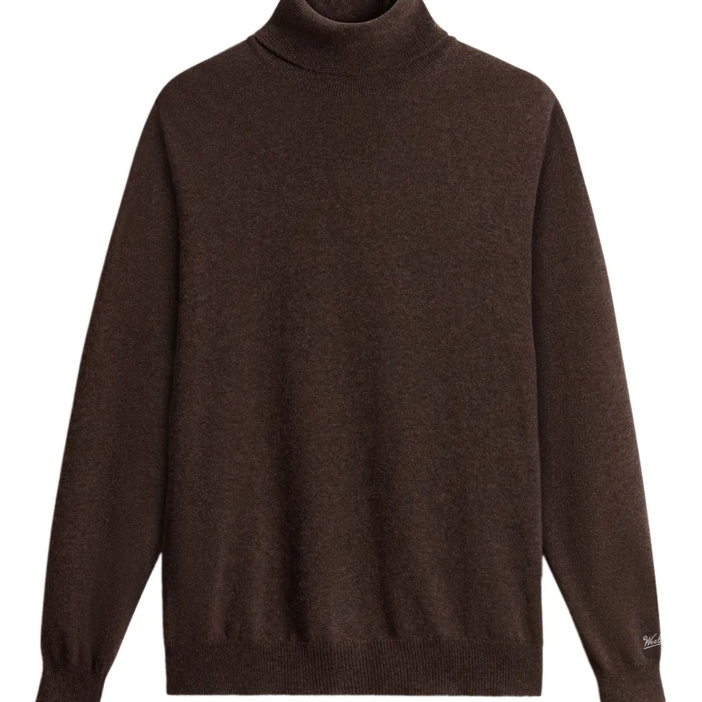 Шерстяной свитер с высоким воротником