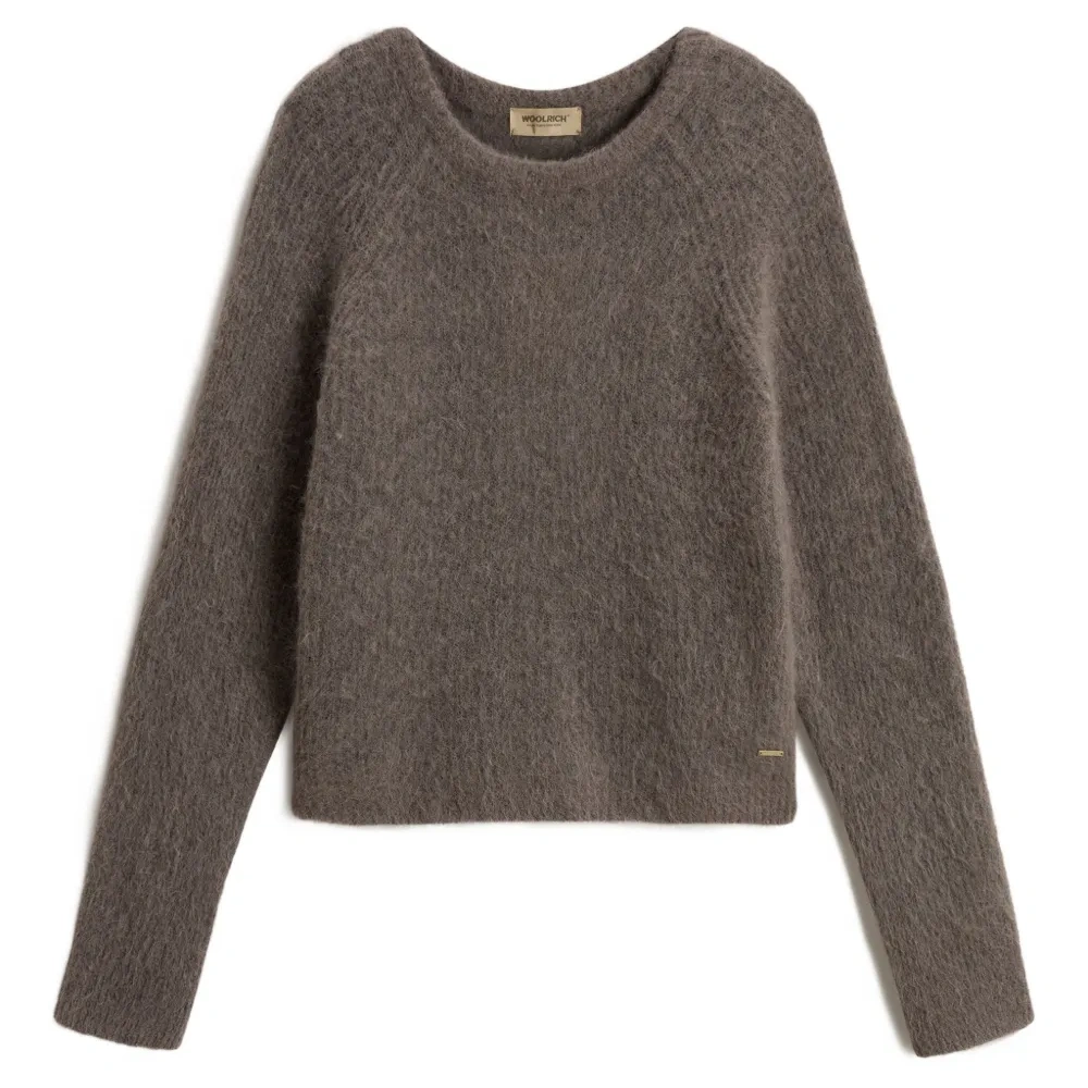 Свитер с круглым вырезом