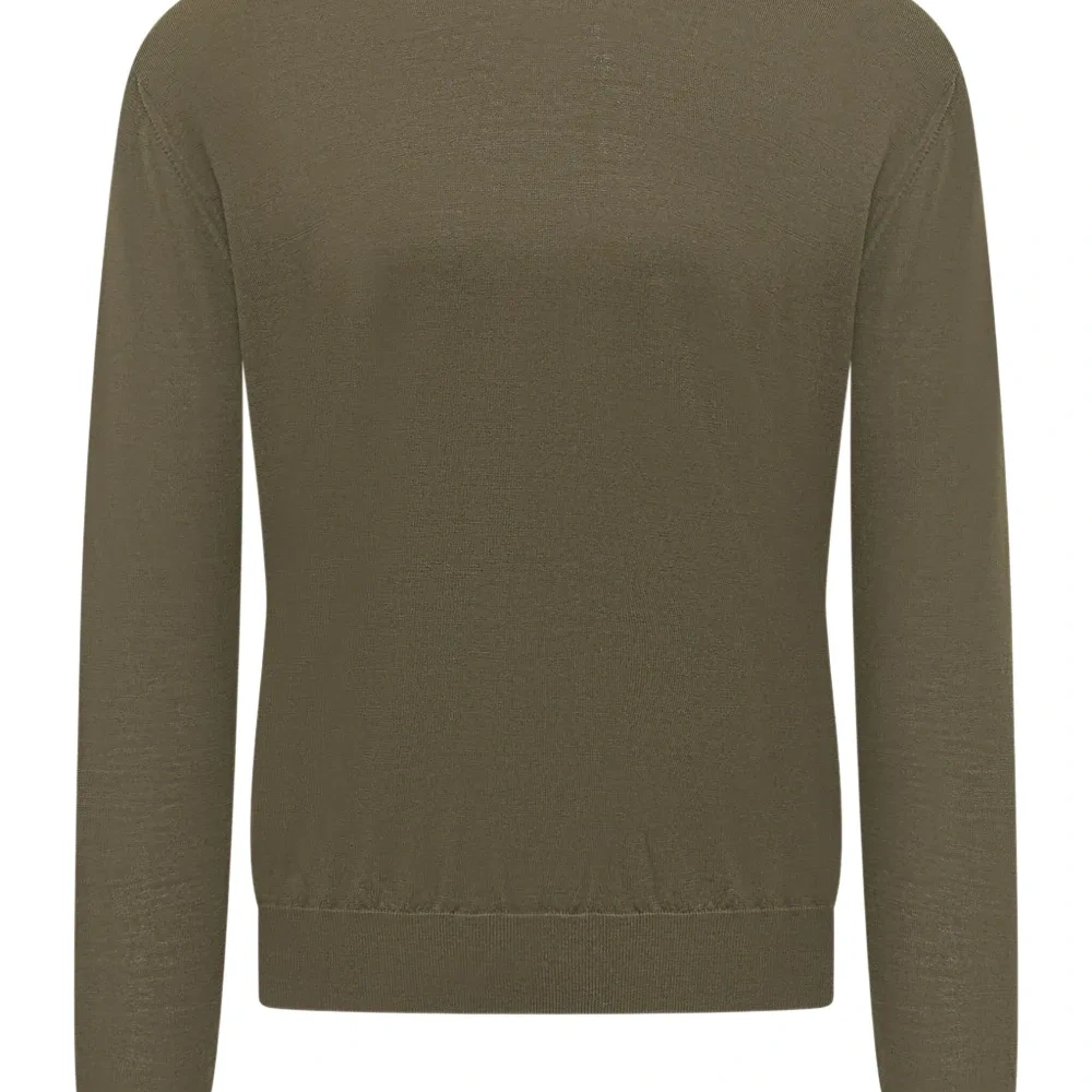 Свитер с круглым вырезом