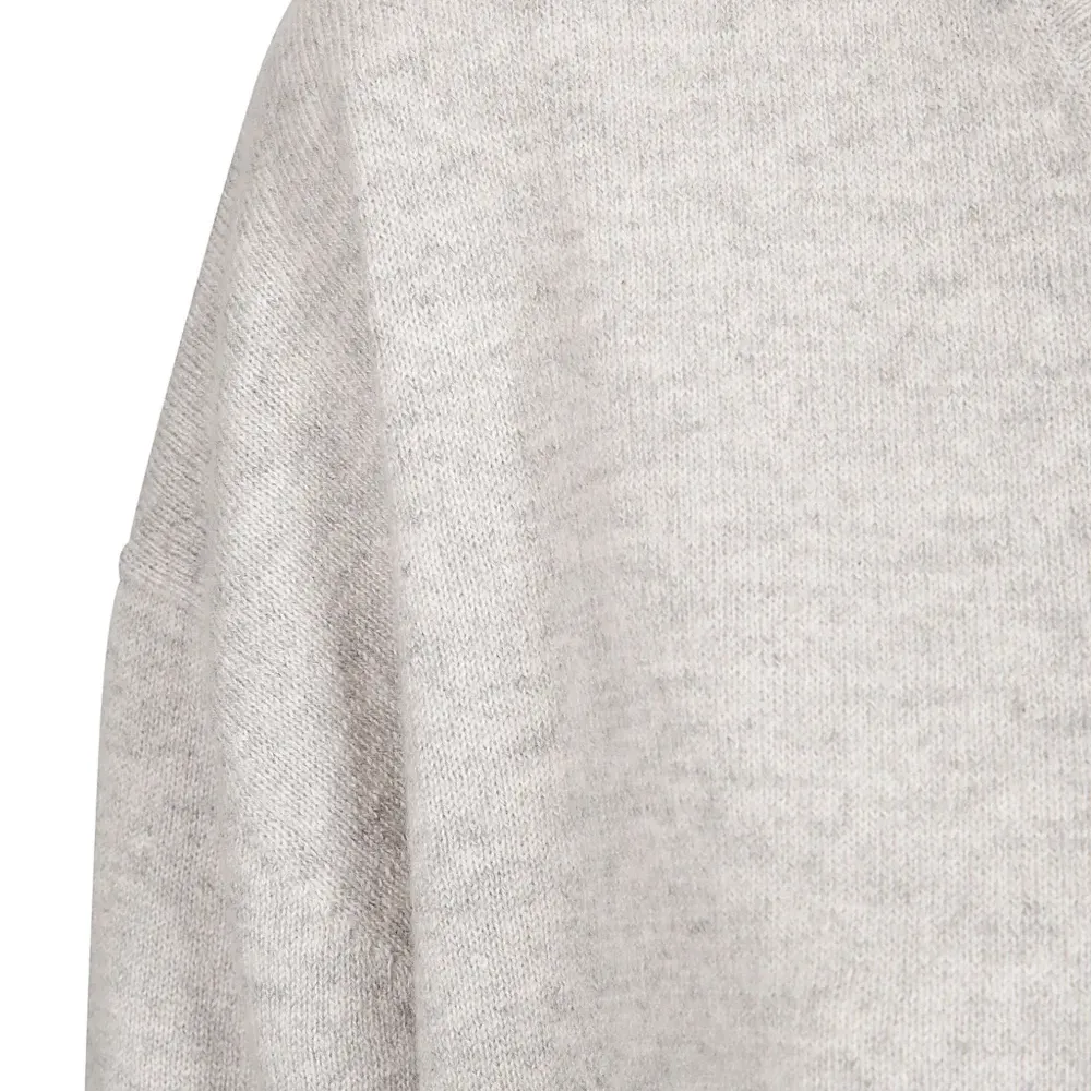 Свитер с V-образным вырезом