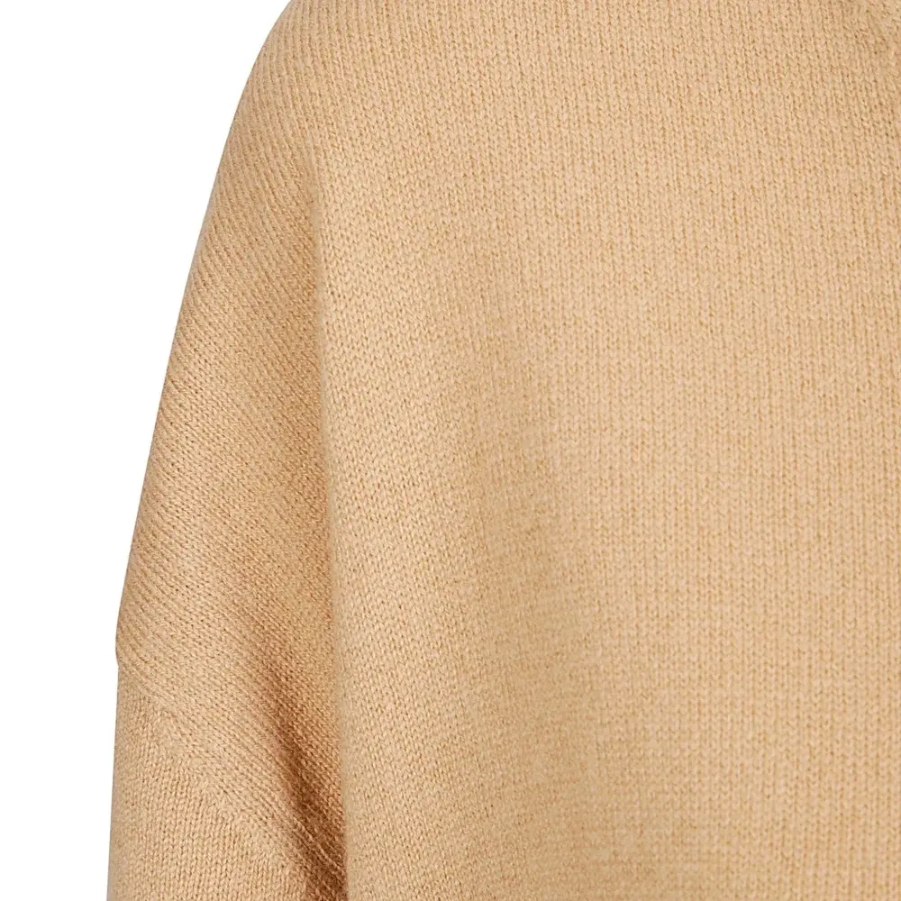 Свитер с V-образным вырезом