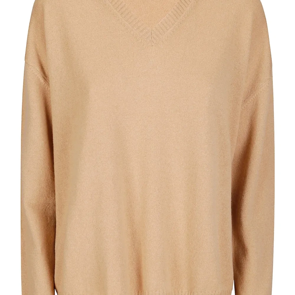 Свитер с V-образным вырезом