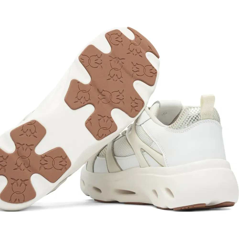 Кроссовки с логотипом