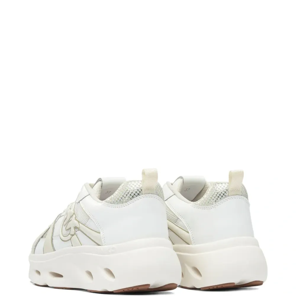 Кроссовки с логотипом