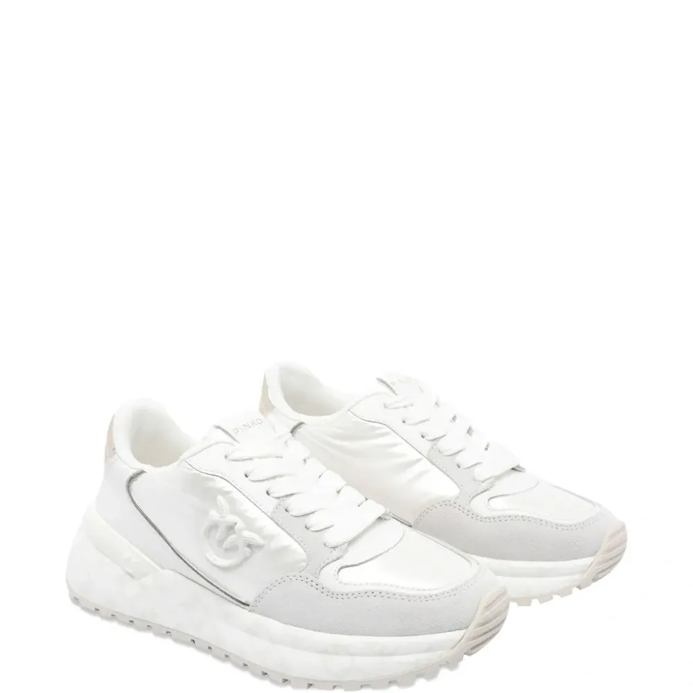 Массивные кроссовки с логотипом