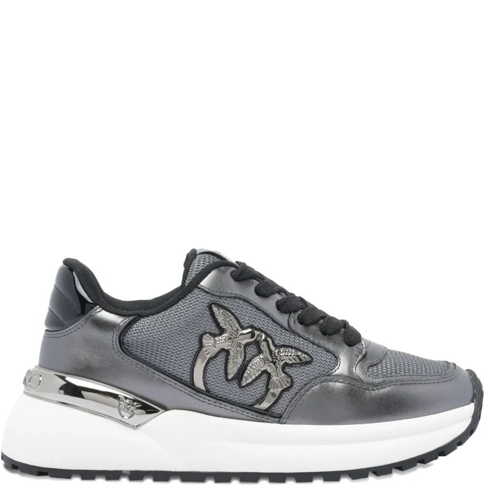 Массивные кроссовки с логотипом