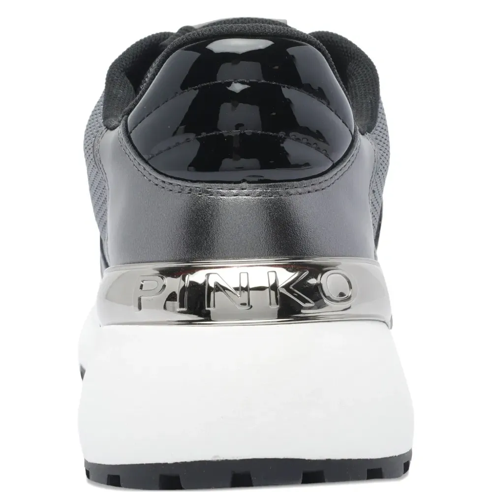 Массивные кроссовки с логотипом