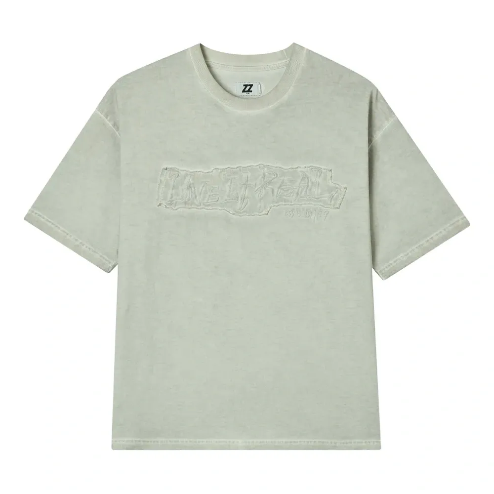 Футболка с тисненым логотипом