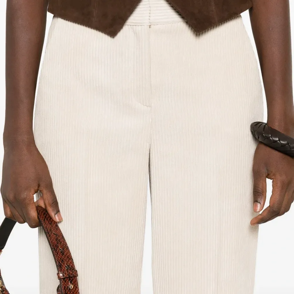 Брюки в рубчик с карманами