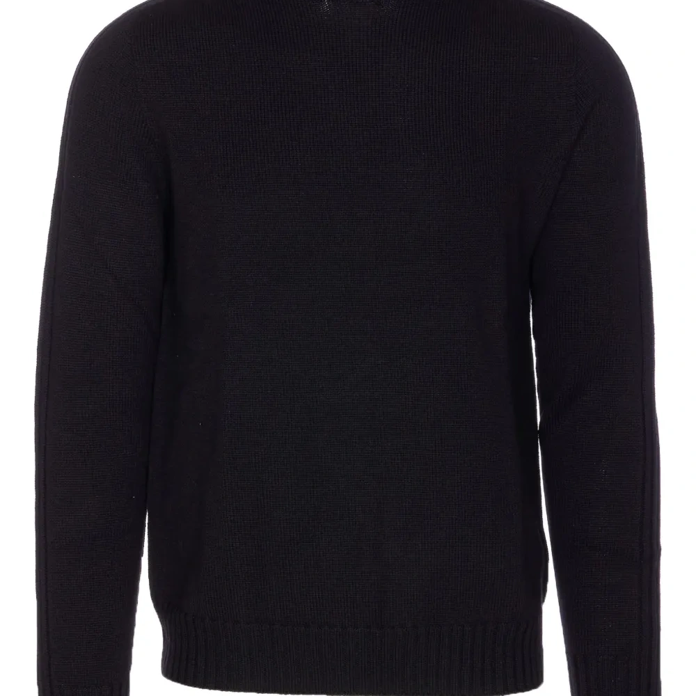 Шерстяной свитер