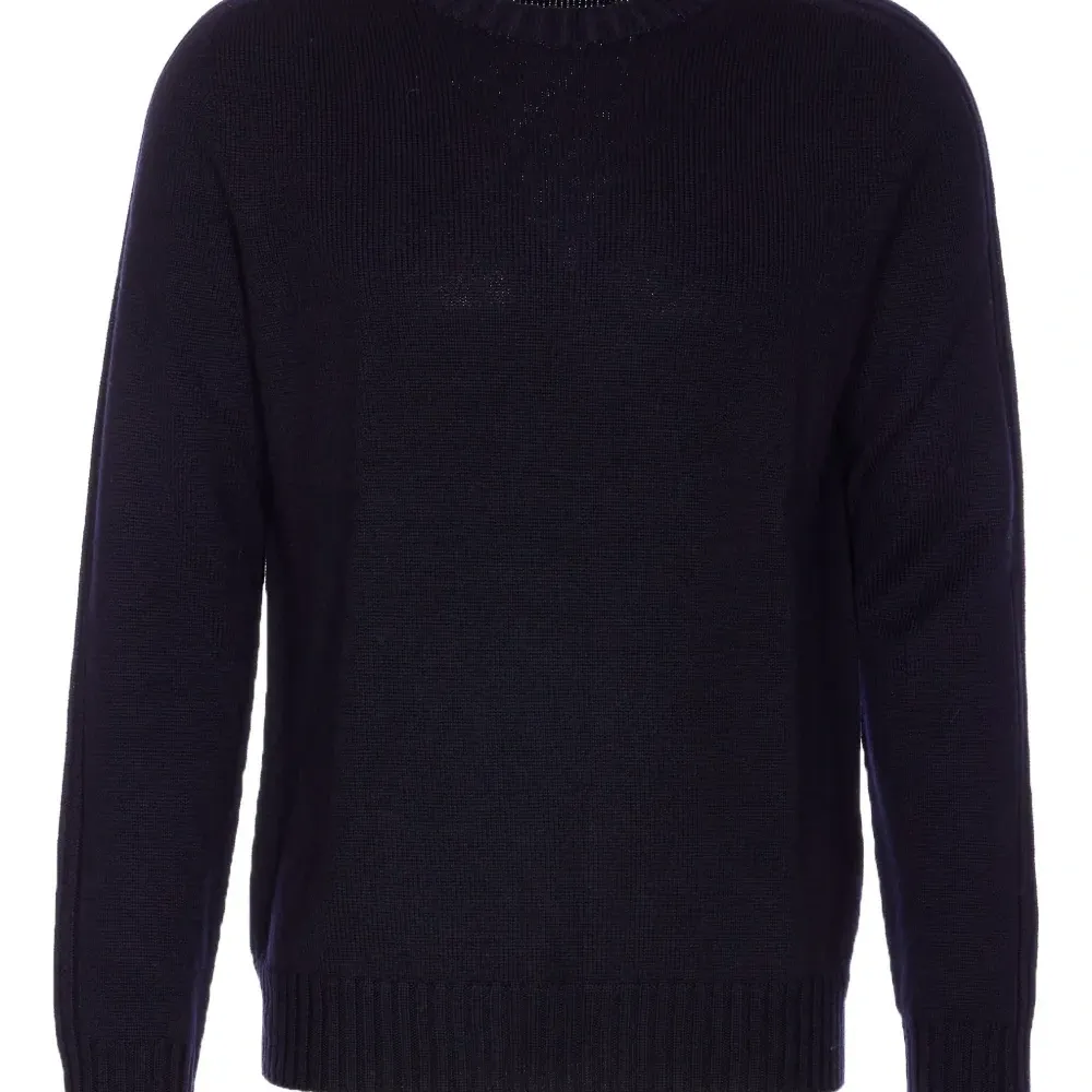 Шерстяной свитер