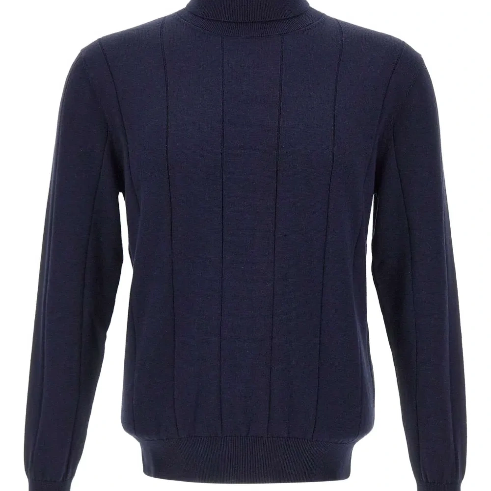 Свитер в рубчик с высоким воротником