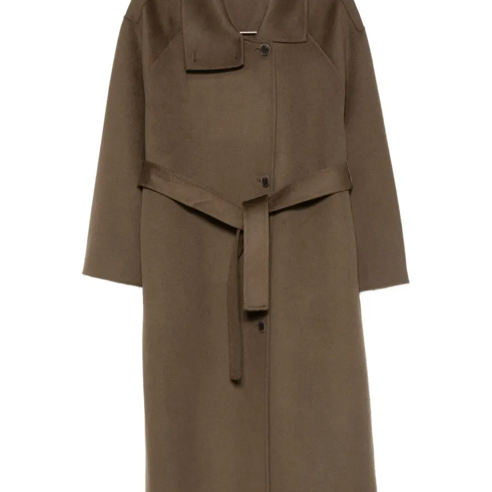 Однобортное пальто с поясом