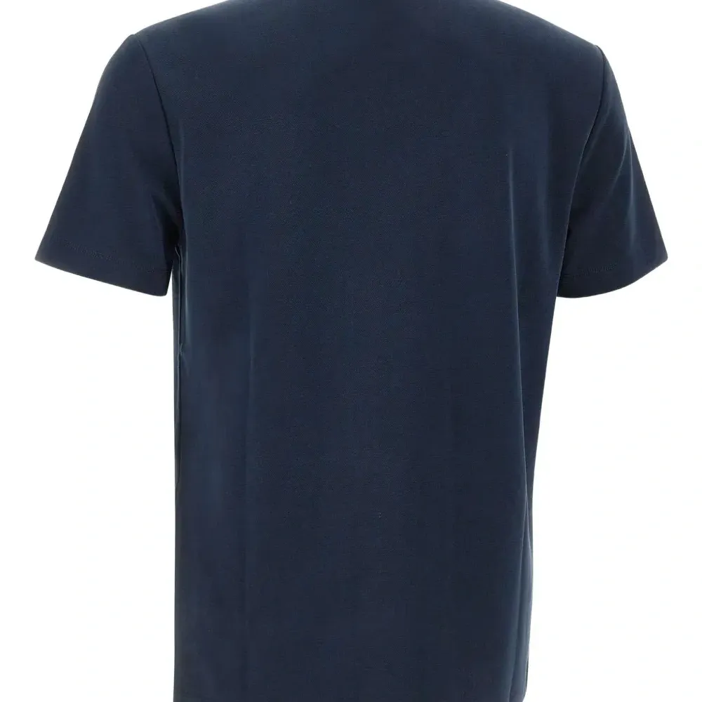 Футболка с вышитым логотипом