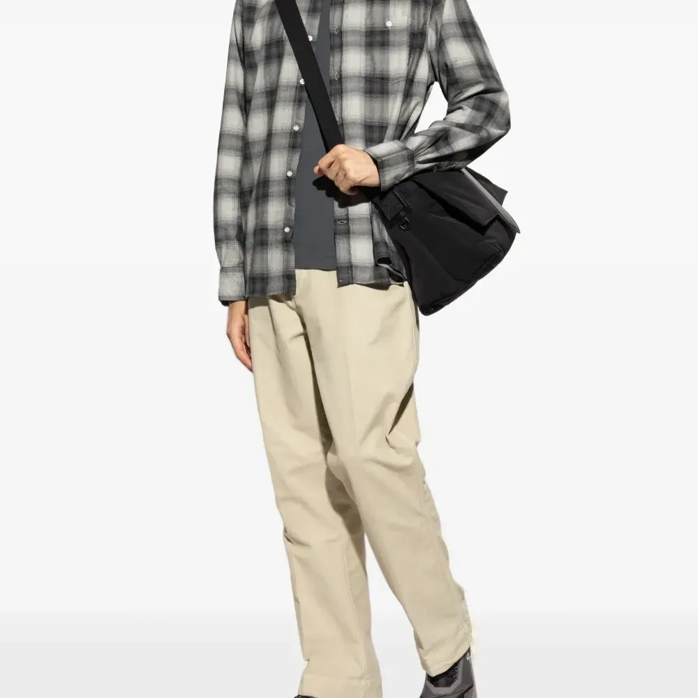 Брюки на пуговицах Брюки на пуговицах