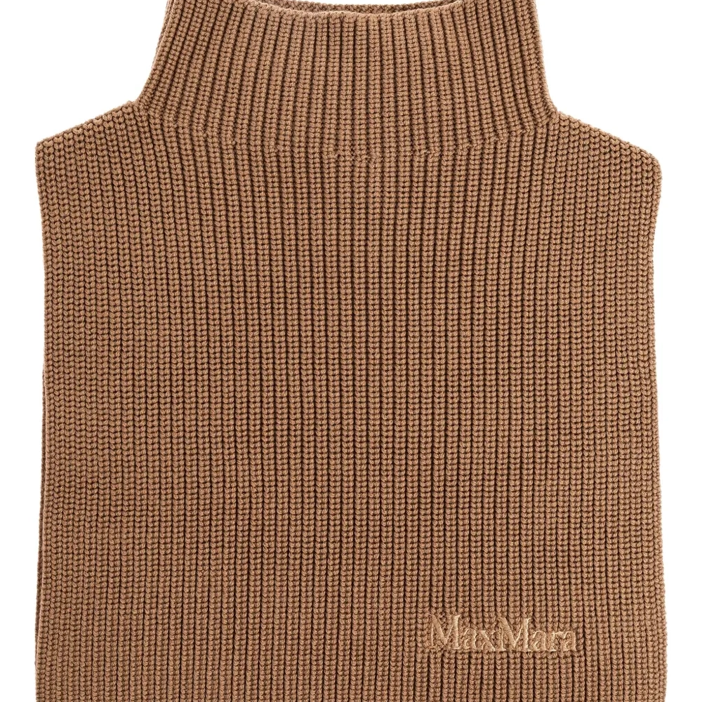 Шарф из вирджинской шерсти с высоким воротником Шарф из вирджинской шерсти с высоким воротником