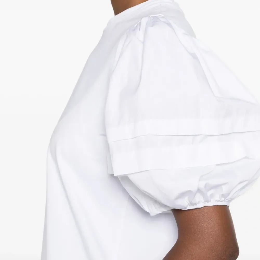 Топ с объемными рукавами