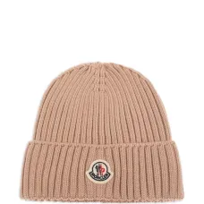 Шапка бини в рубчик с нашивкой-логотипом Шапка бини в рубчик с нашивкой-логотипом