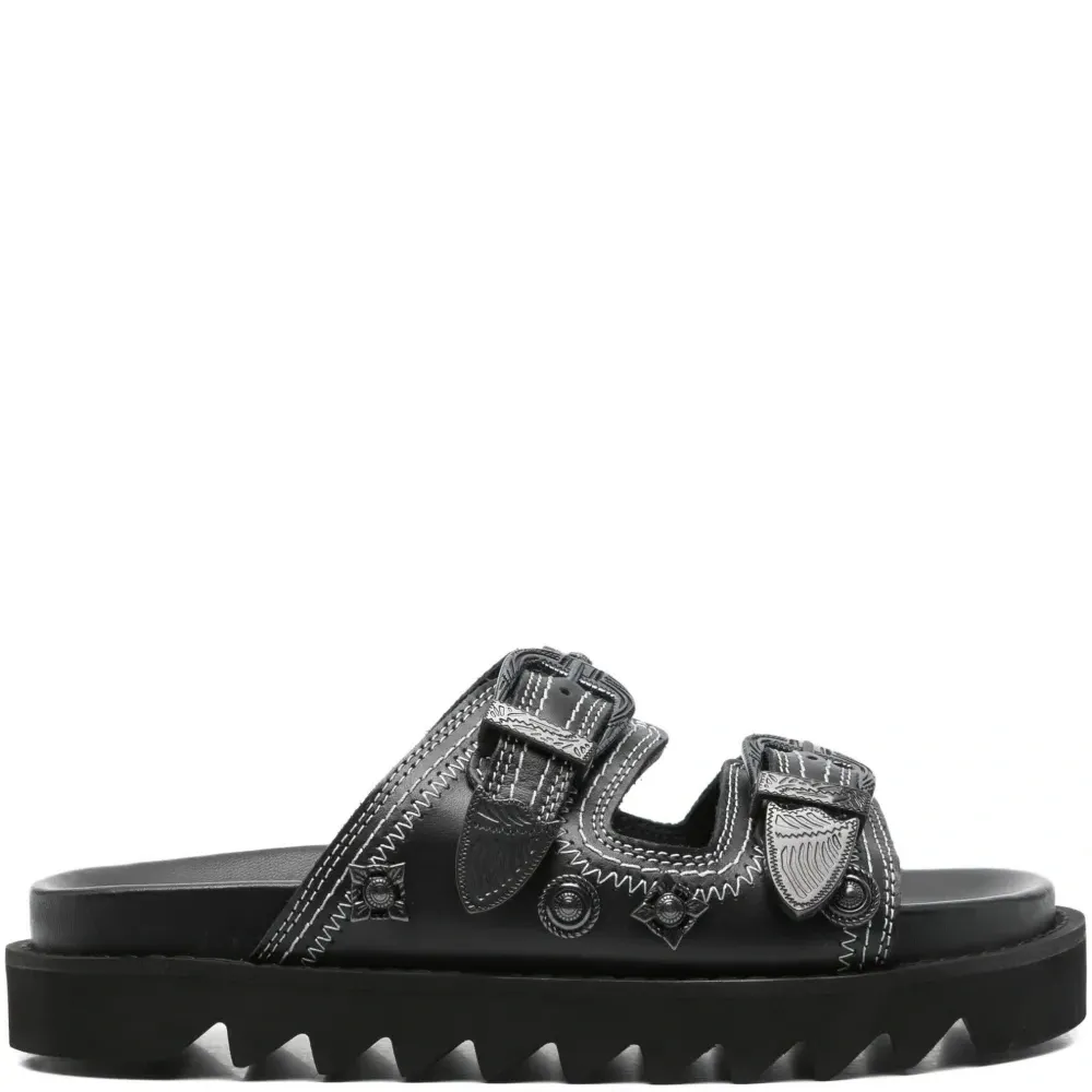 Сандалии с декорированной пряжкой