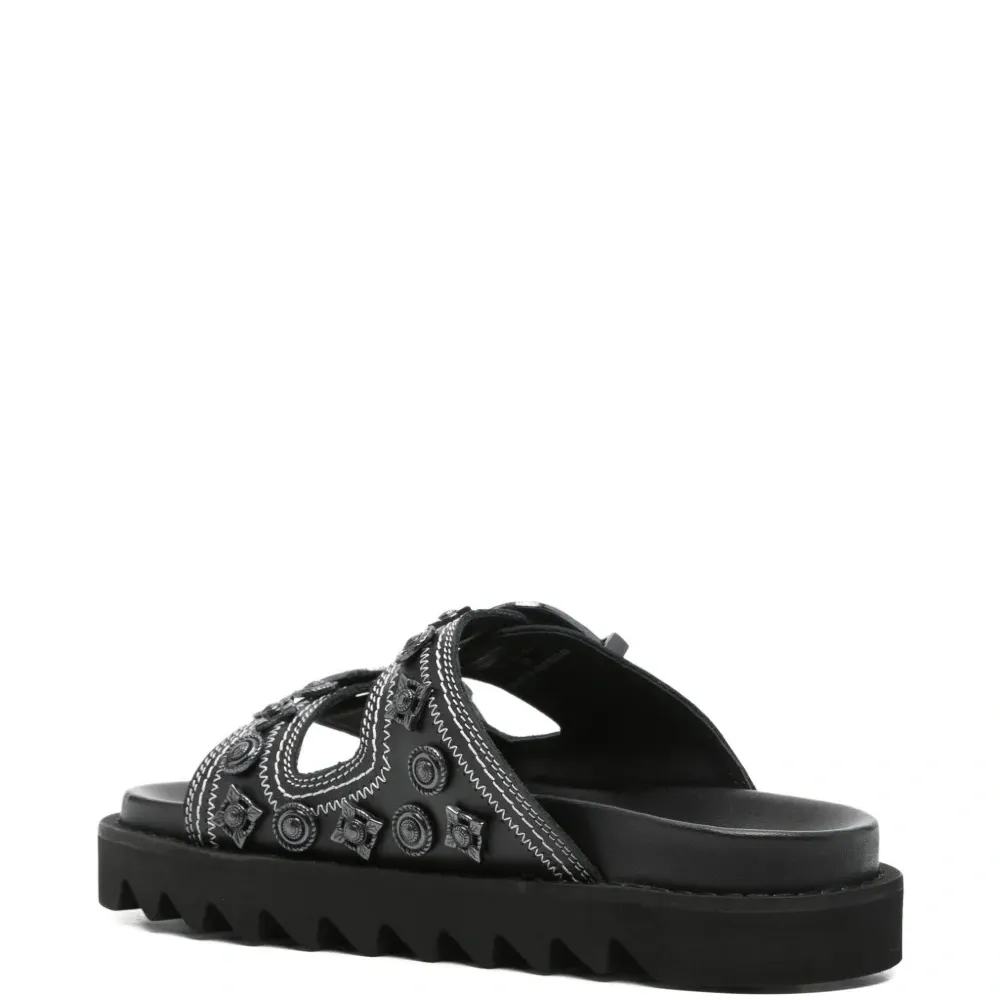 Сандалии с декорированной пряжкой