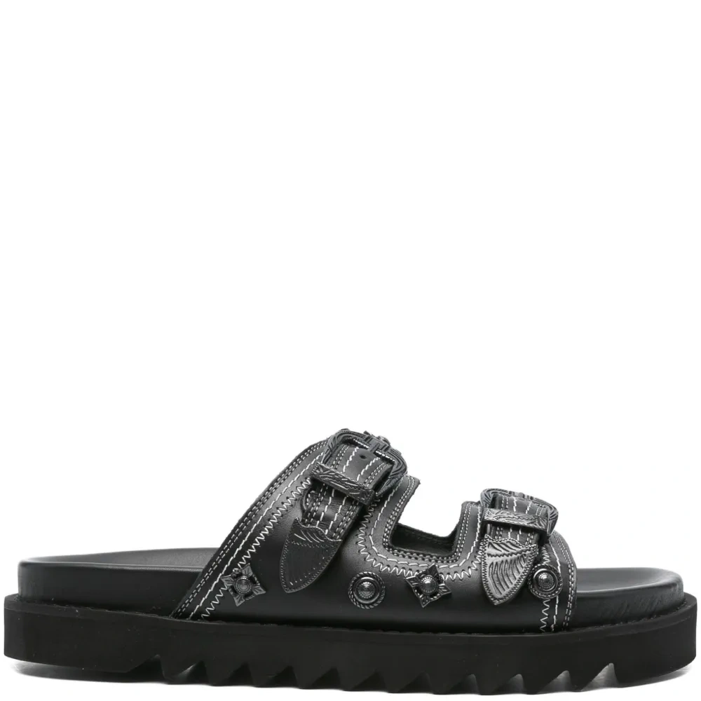 Сандалии с пряжками